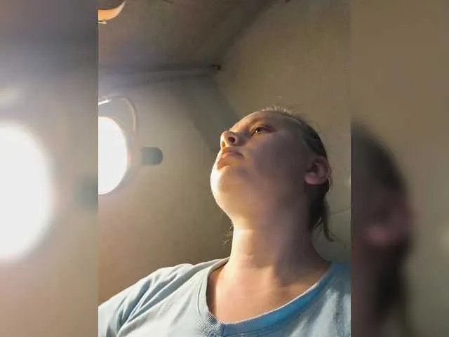 esterjohns on BongaCams