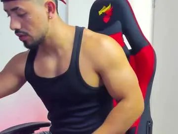 ezzio_scolaro on Chaturbate