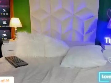 queen__violet on Chaturbate