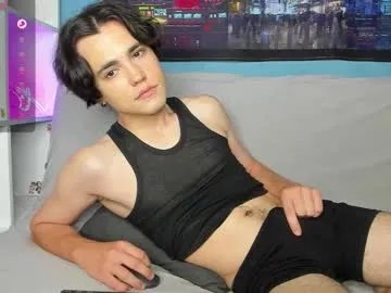 xoxoxoxox12 on Chaturbate