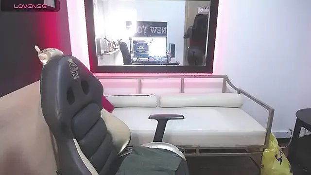 enderlis on StripChat