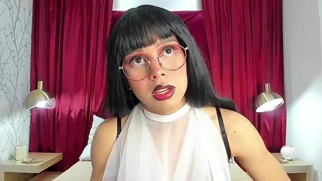 Samantha_Bernardo on StripChat