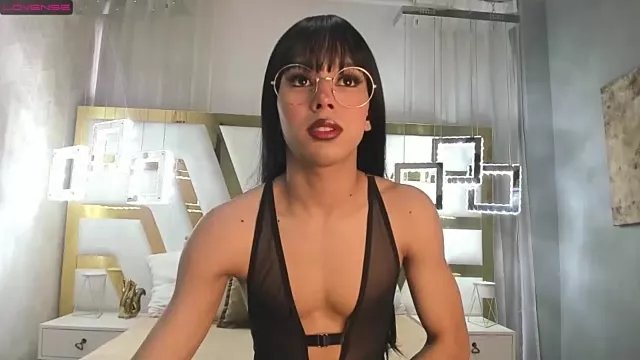 Samantha_Bernardo on StripChat